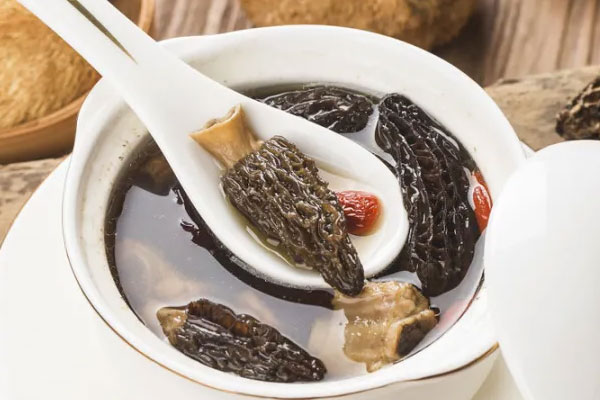 煲湯的羊肚菌能吃嗎，羊肚菌煲什么湯對(duì)孕婦好