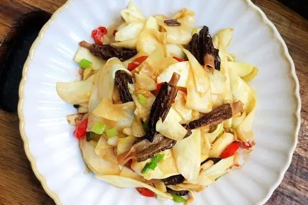 羊肚菌爆炒茭白怎么做好吃，要不要焯一下水