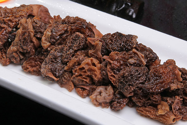 羊肚菌燜老鴨的功效作用 羊肚菌燜老鴨的功效作用