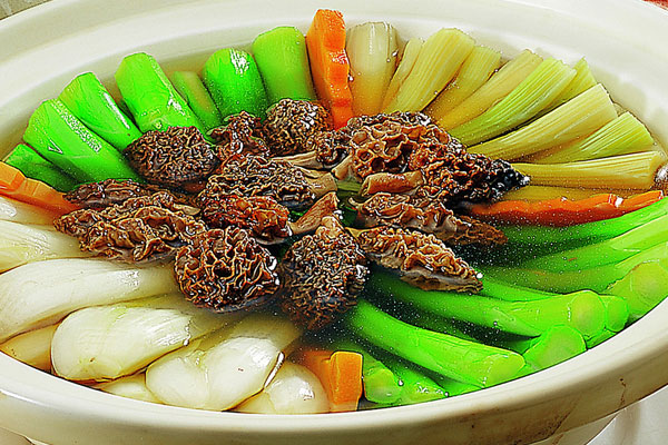 煲湯羊肚菌什么時(shí)候放，羊肚菌煲湯什么季節(jié)好