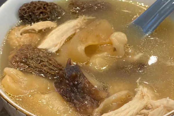 煮羊肚菌湯可以亂搭配藥材嗎 煮羊肚菌湯可以亂搭配藥材嗎