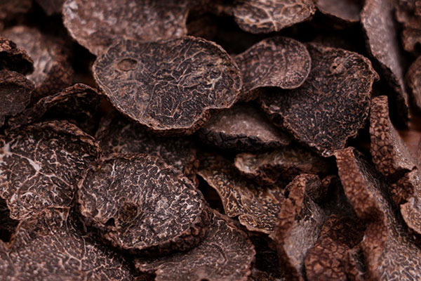 干的黑松露要泡發(fā)多長時間 干的黑松露要泡發(fā)多長時間