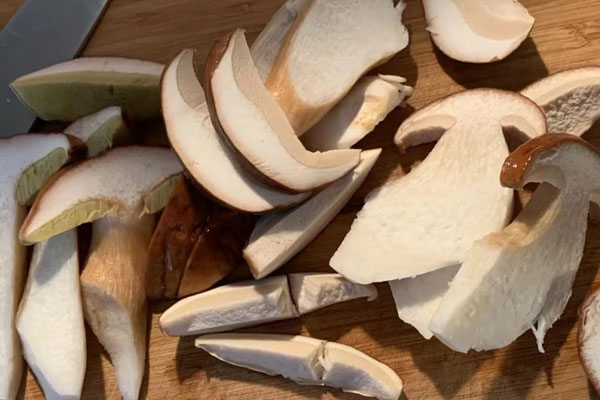 牛肝菌豬蹄蘿卜湯的食用禁忌 牛肝菌豬蹄蘿卜湯的食用禁忌