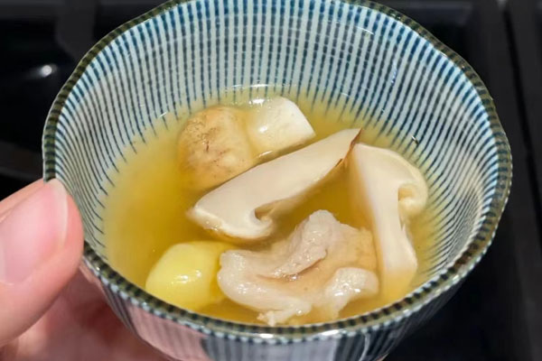 松茸銀杏土瓶蒸的營養(yǎng)價值 松茸銀杏土瓶蒸的營養(yǎng)價值