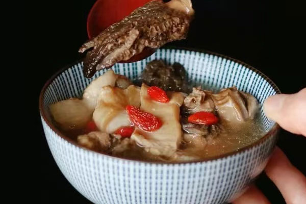 羊肚菌燉什么增強(qiáng)免疫力，干羊肚菌需要浸泡嗎