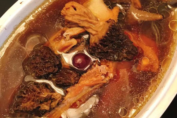 羊肚菌老鴨湯是寒性的嗎 羊肚菌老鴨湯是寒性的嗎