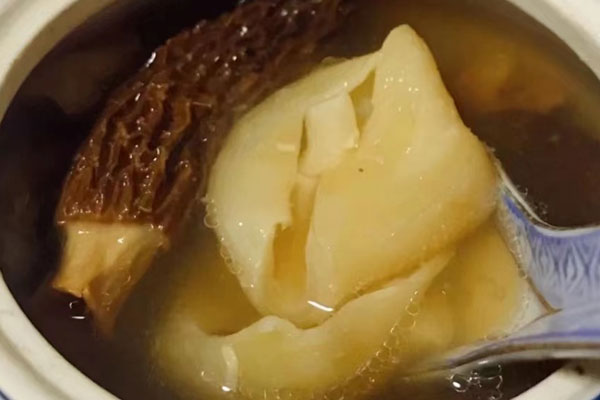 羊肚菌湯放什么蔬菜好 羊肚菌湯放什么蔬菜好