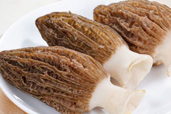 羊肚菌吃前用開(kāi)水泡嗎，用冷水泡羊肚菌好嗎