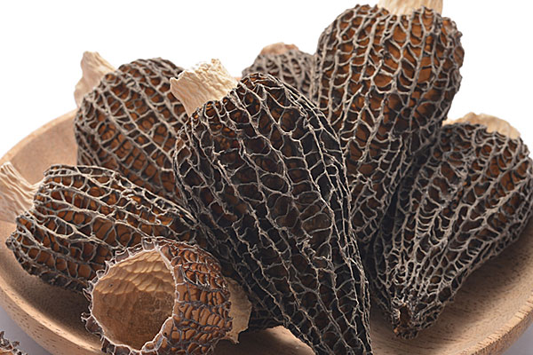 羊肚菌為什么要剪腳，羊肚菌口感是脆的嗎