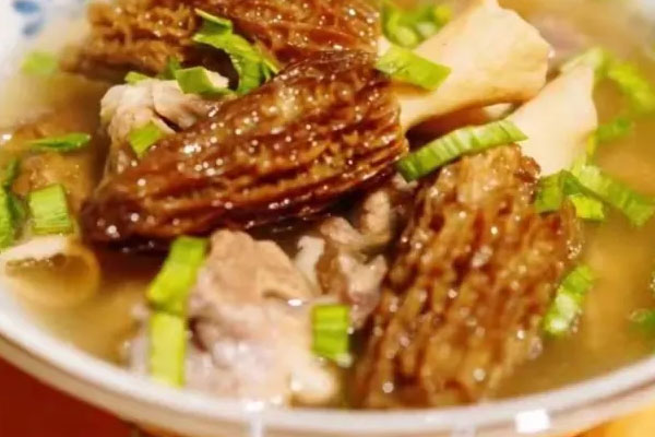 羊肚菌燉骨頭能養(yǎng)腸胃嗎，羊肚菌寒涼嗎