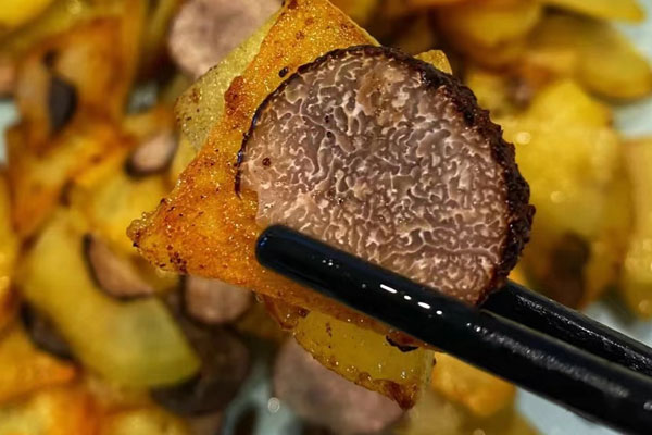 黑松露干鍋土豆怎么做好吃，有哪些食用禁忌