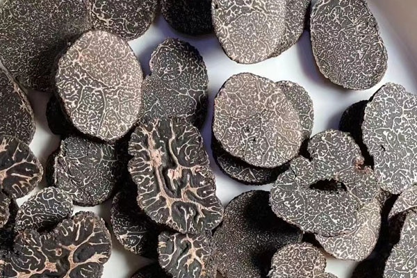 新鮮松露里面顏色均勻嗎