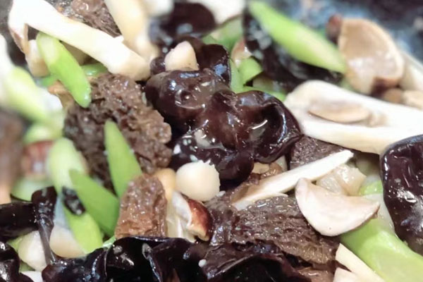 松茸瑤柱炒木耳怎么做好吃，有哪些食用禁忌