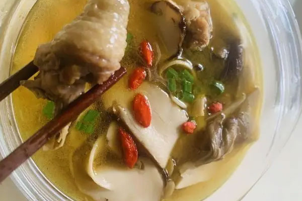 乳鴿松茸湯的做法 乳鴿松茸湯的做法