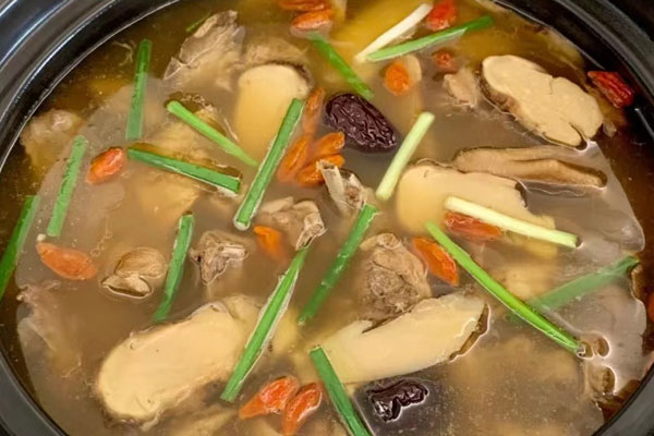 老鴨白果松茸湯怎么做好喝，有哪些功效作用