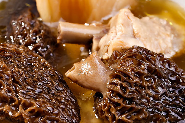 吃羊肚菌可以喝白酒嗎，羊肚菌是曬干還是烘干