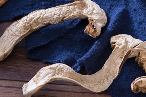 干松茸泡水后變黑還能吃嗎，新鮮松茸發(fā)黑了還能吃嗎