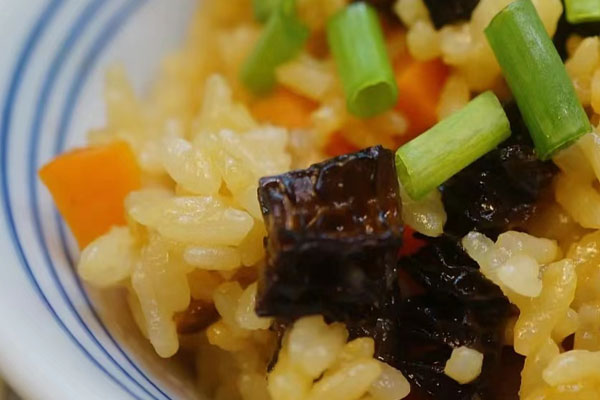 羊肚菌花菇臘腸燜飯的功效作用 羊肚菌花菇臘腸燜飯的功效作用