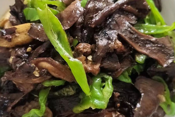 青椒炒牛肝菌怎么做好吃 青椒炒牛肝菌怎么做好吃