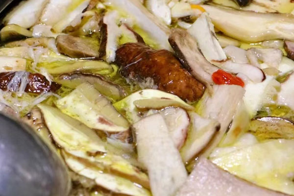 新鮮牛肝菌煮火鍋好吃嗎，干牛肝菌涮火鍋好吃嗎