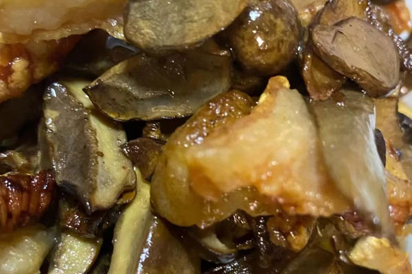 牛肝菌炒五花肉的做法 牛肝菌炒五花肉的做法