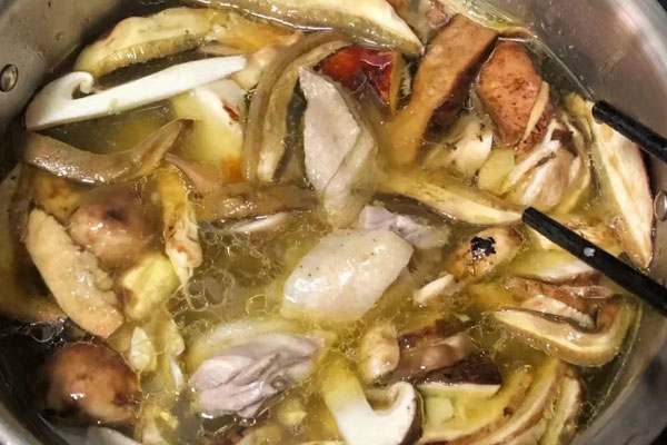 懷孕初期可以喝牛肝菌湯嗎，孕婦吃牛肝菌的禁忌