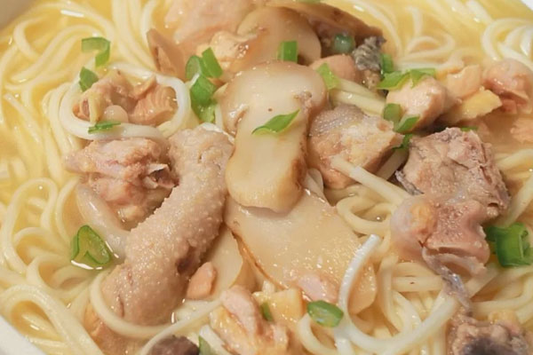 鮮松茸雞肉面怎么做好吃，有哪些功效作用