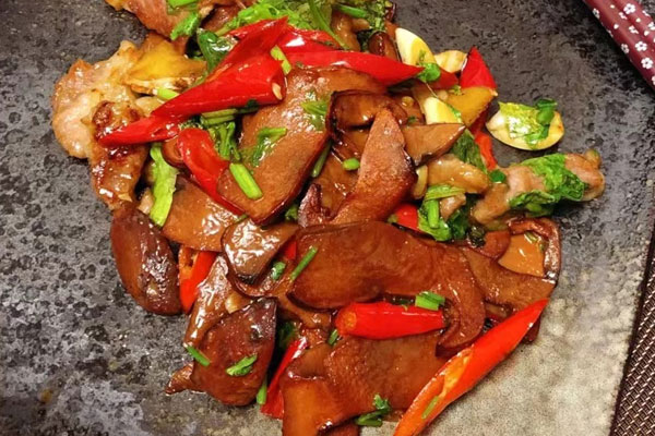 牛肝菌炒小香芹的做法，有哪些功效作用