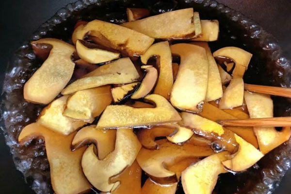 牛肝菌炒小香芹的營養(yǎng)價值 牛肝菌炒小香芹的營養(yǎng)價值