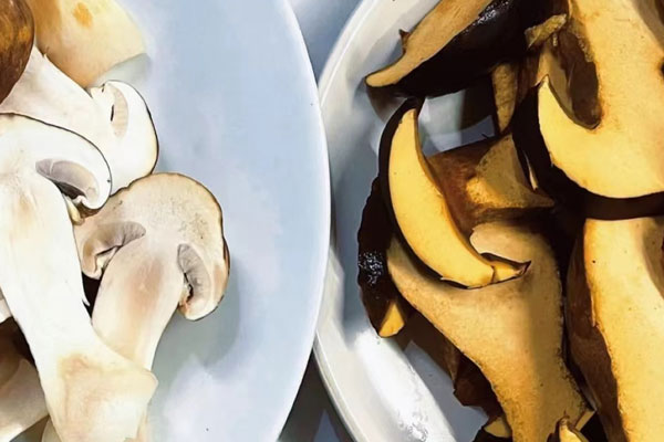 牛肝菌蒜苗炒姬松茸的功效作用 牛肝菌蒜苗炒姬松茸的功效作用