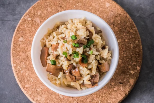 牛肝菌洋蔥燜飯的營(yíng)養(yǎng)價(jià)值 牛肝菌洋蔥燜飯的營(yíng)養(yǎng)價(jià)值