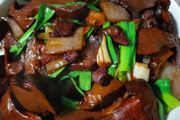 青蒜洋蔥炒牛肝菌怎么做好吃，有哪些營養(yǎng)價值