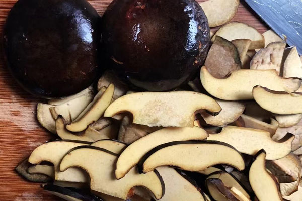 青蒜洋蔥炒牛肝菌的禁忌人群 青蒜洋蔥炒牛肝菌的禁忌人群