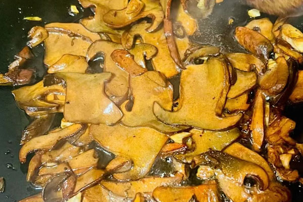 牛肝菌黑松露燜飯的營養(yǎng)價值 牛肝菌黑松露燜飯的營養(yǎng)價值