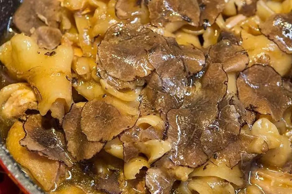 黑松露花膠燜雞的營養(yǎng)價(jià)值