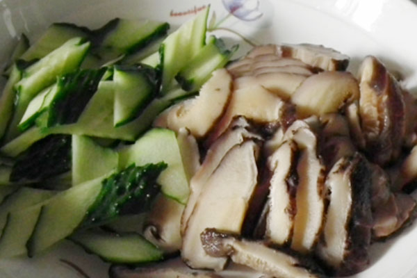 松茸瘦肉炒黃瓜的功效作用 松茸瘦肉炒黃瓜的功效作用