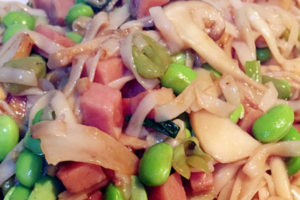 鮮松茸青豆?fàn)F面的做法，有哪些食用禁忌