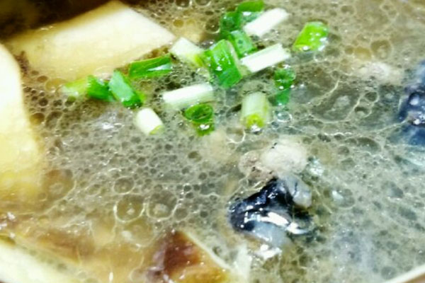 松茸烏雞豬手湯的做法，有哪些食用禁忌