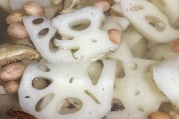 松茸蓮藕花生排骨湯的營養(yǎng)價值 松茸蓮藕花生排骨湯的營養(yǎng)價值