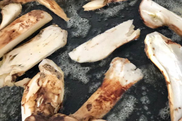 吃松茸過(guò)敏有哪些癥狀，松茸是素食嗎