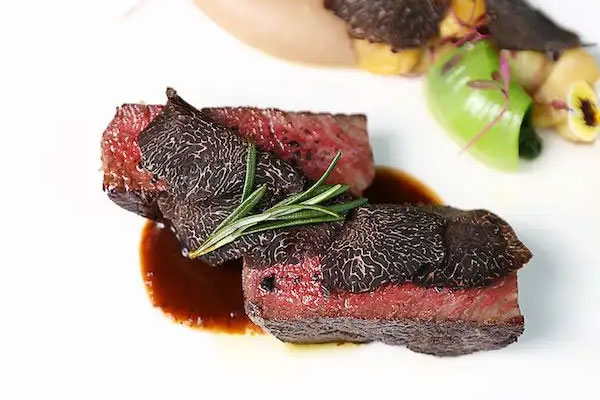 黑松露有白色的嗎，黑松露表面有白霉還能吃嗎