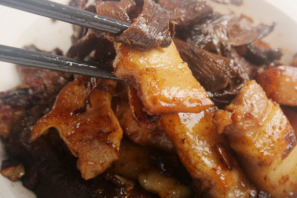 干牛肝菌燜五花肉的做法，有哪些功效作用