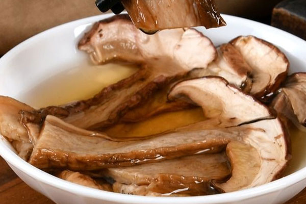 干牛肝菌燜五花肉的食用禁忌 干牛肝菌燜五花肉的食用禁忌