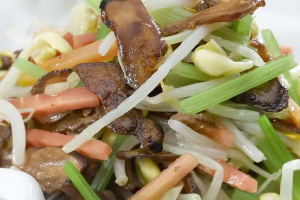 牛肝菌芹菜炒豆芽怎么做好吃，有哪些功效作用