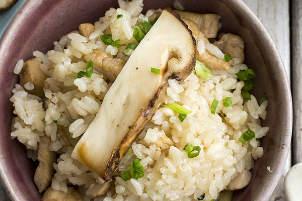 松茸雞肉燜飯?jiān)趺醋龊贸?，有哪些營養(yǎng)價(jià)值