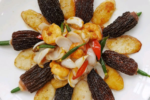 百合蝦仁炒釀羊肚菌的做法，有哪些功效作用