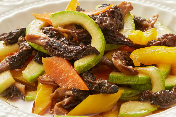 西葫蘆炒羊肚菌怎么做好吃，有哪些功效作用