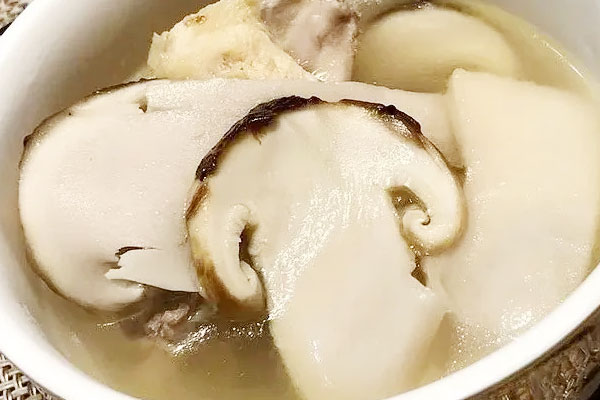 松茸雞湯可以放紅蘿卜嗎，松茸雞湯營養(yǎng)價值高嗎