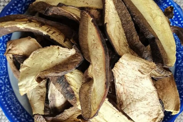 牛肝菌腐竹炒木耳的功效作用 牛肝菌腐竹炒木耳的功效作用