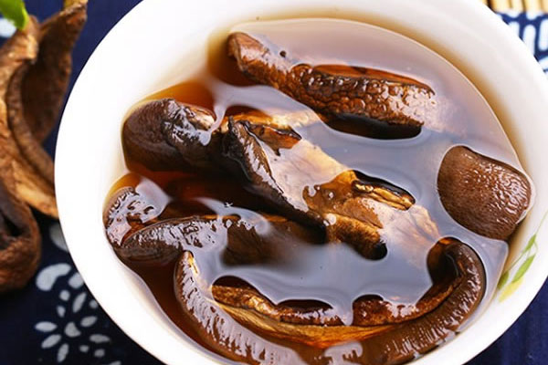 牛肝菌腐竹炒木耳的食用禁忌 牛肝菌腐竹炒木耳的食用禁忌